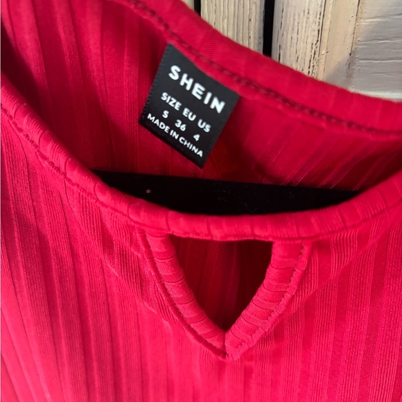 Red cotton women’s short sleeve with lace detailing sleeves SIZE SMALL - Picture 3 of 4